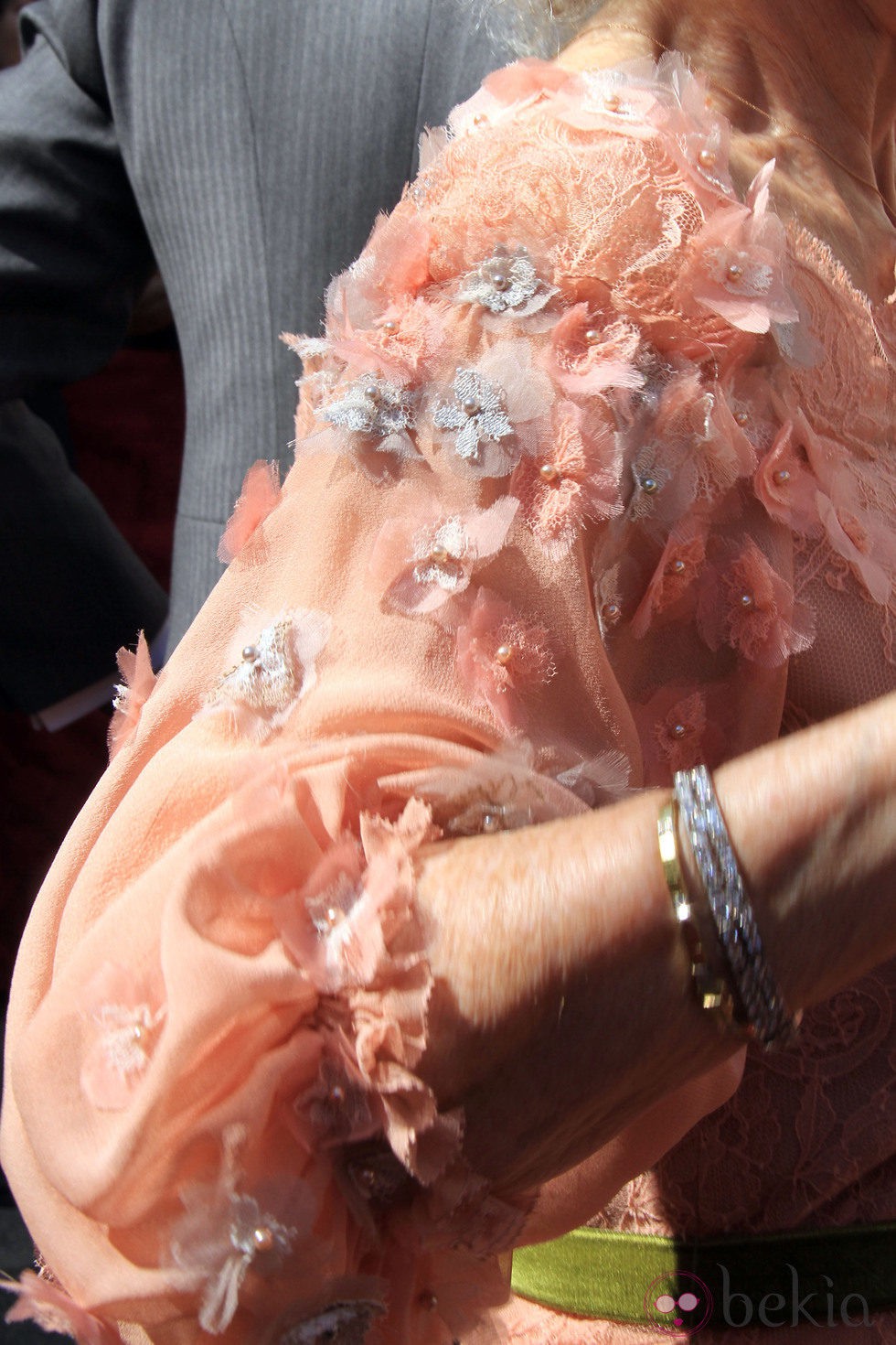 Detalle de la manga del vestido de la Duquesa de Alba en su enlace con Alfonso Díez