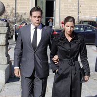 Luis Alfonso de Borbón y Margarita Vargas en el funeral del Duque de Calabria