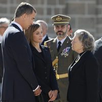 Los Reyes Felipe y Letizia con Ana de Orleans en el funeral del Duque de Calabria