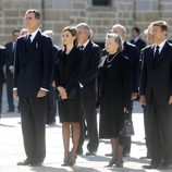 Los Reyes Felipe y Letizia con Ana de Francia en el funeral del Duque de Calabria