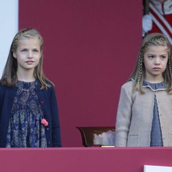 La Princesa Leonor y la Infanta Sofía en el Día de la Hispanidad 2015