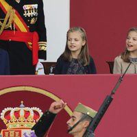 La Princesa Leonor y la Infanta Sofía, muy sonrientes en el Día de la Hispanidad 2015