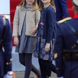La Princesa Leonor y la Infanta Sofía en el Desfile Militar del Día de la Hispanidad 2015