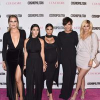 Kris, Kourtney, Kim, Khloe y Kendall en la fiesta 50 aniversario de Cosmopolitan