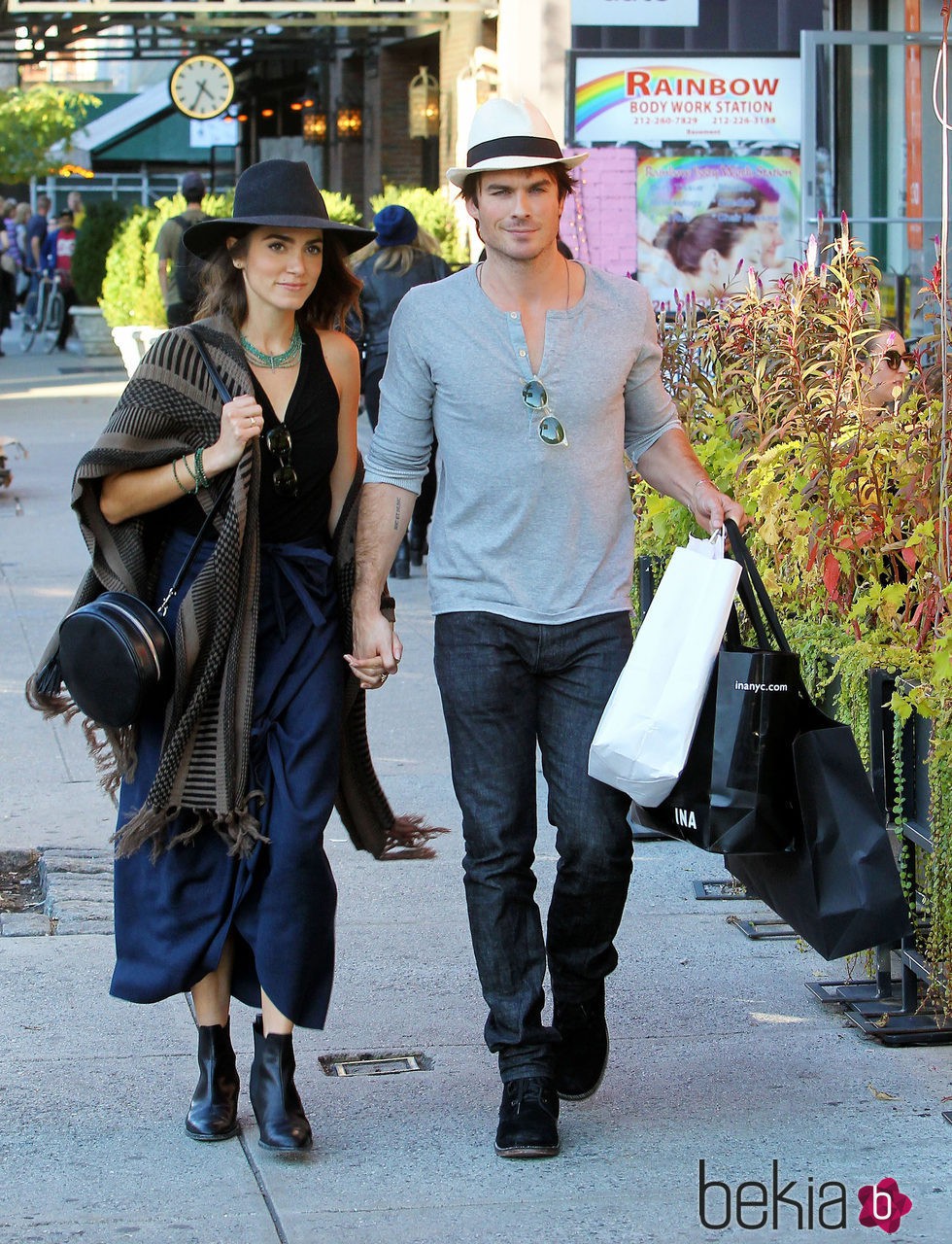 Ian Somerhalder y Nikki Reed paseando por Nueva York