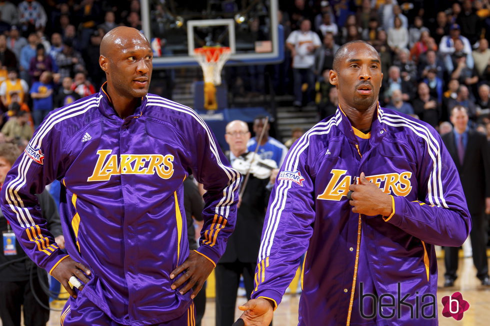 Lamar Odom y Kobe Bryant juntos antes de un encuentro con los Lakers