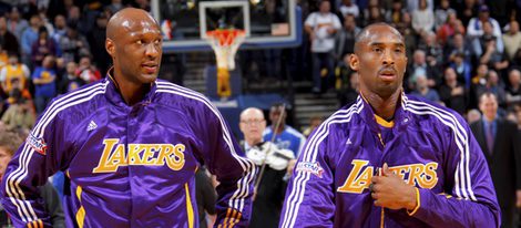 Lamar Odom y Kobe Bryant juntos antes de un encuentro con los Lakers