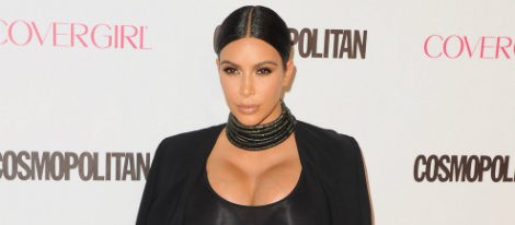 Kim Kardashian con ajustado vestido negro en su segundo embarazo