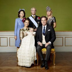 Nicolás de Suecia con sus padres y abuelos en su bautizo