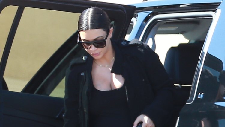 Kim Kardashian, junto a Kris Jenner, visita a Lamar Odom al hospital