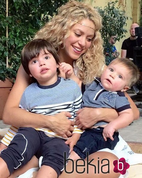Shakira promocionando el videojuego 'Love Rocks' con sus hijos Milan y Sasha