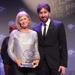 Alicia Giménez Bartlett y Daniel Sánchez Arévalo, ganadora y finalista del Premio Planeta 2015
