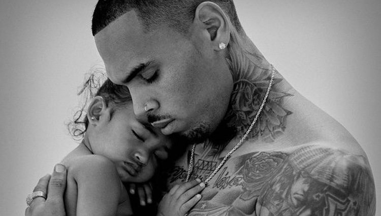 Chris Brown y su hija Royalty protagonizan la portada de su nuevo álbum  musical - Bekia Actualidad