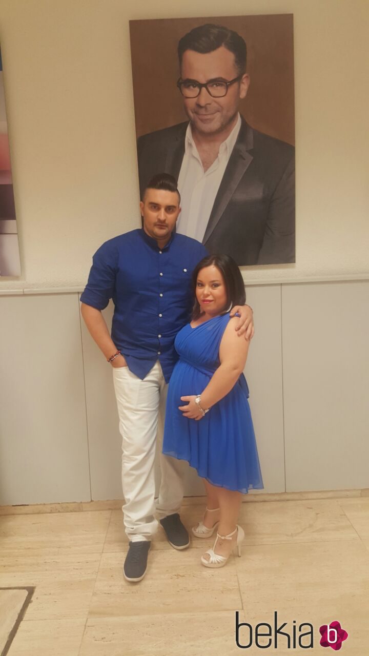 Chiqui luce embarazo con su marido Borja Navarro en Telecinco