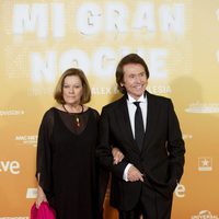 Raphael y su mujer Natalia Figueroa en el estreno de 'Mi gran noche'