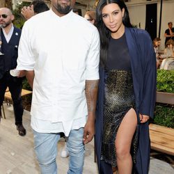 Kim Kardashian y Kanye West en un evento de la publicación Vogue