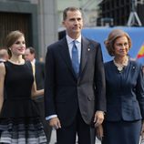 Los Reyes Felipe y Letizia y la Reina Sofía en la entrega de los Premios Princesa de Asturias 2015