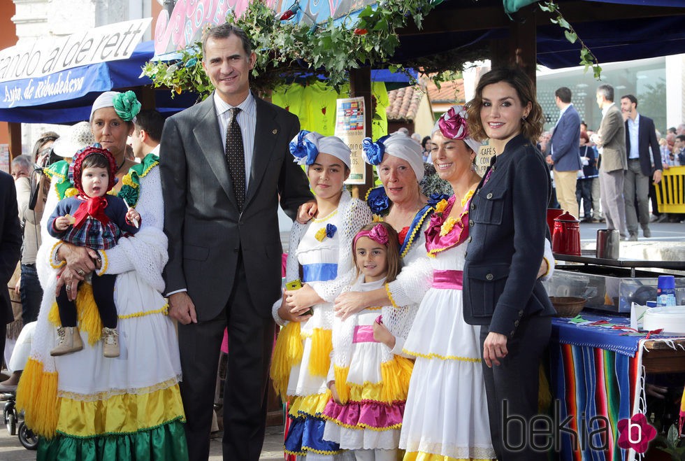 Los Reyes Felipe y Letizia en la entrega del Pueblo Ejemplar de Asturias a Colombres