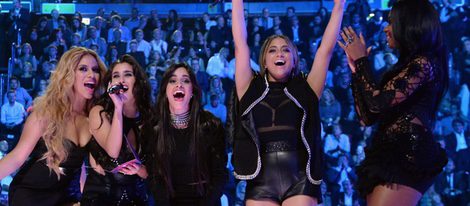 Fifth Harmony en el escenario de los MTV EMA 2015