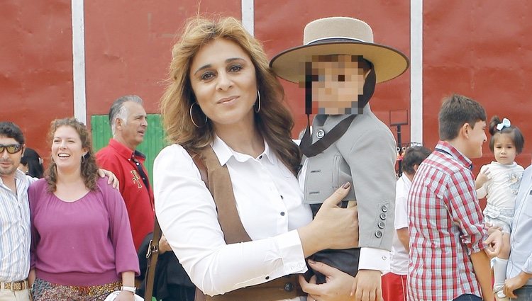 Ana María Aldón con su hijo Jose María en la vuelta a los ruedos de José Ortega Cano