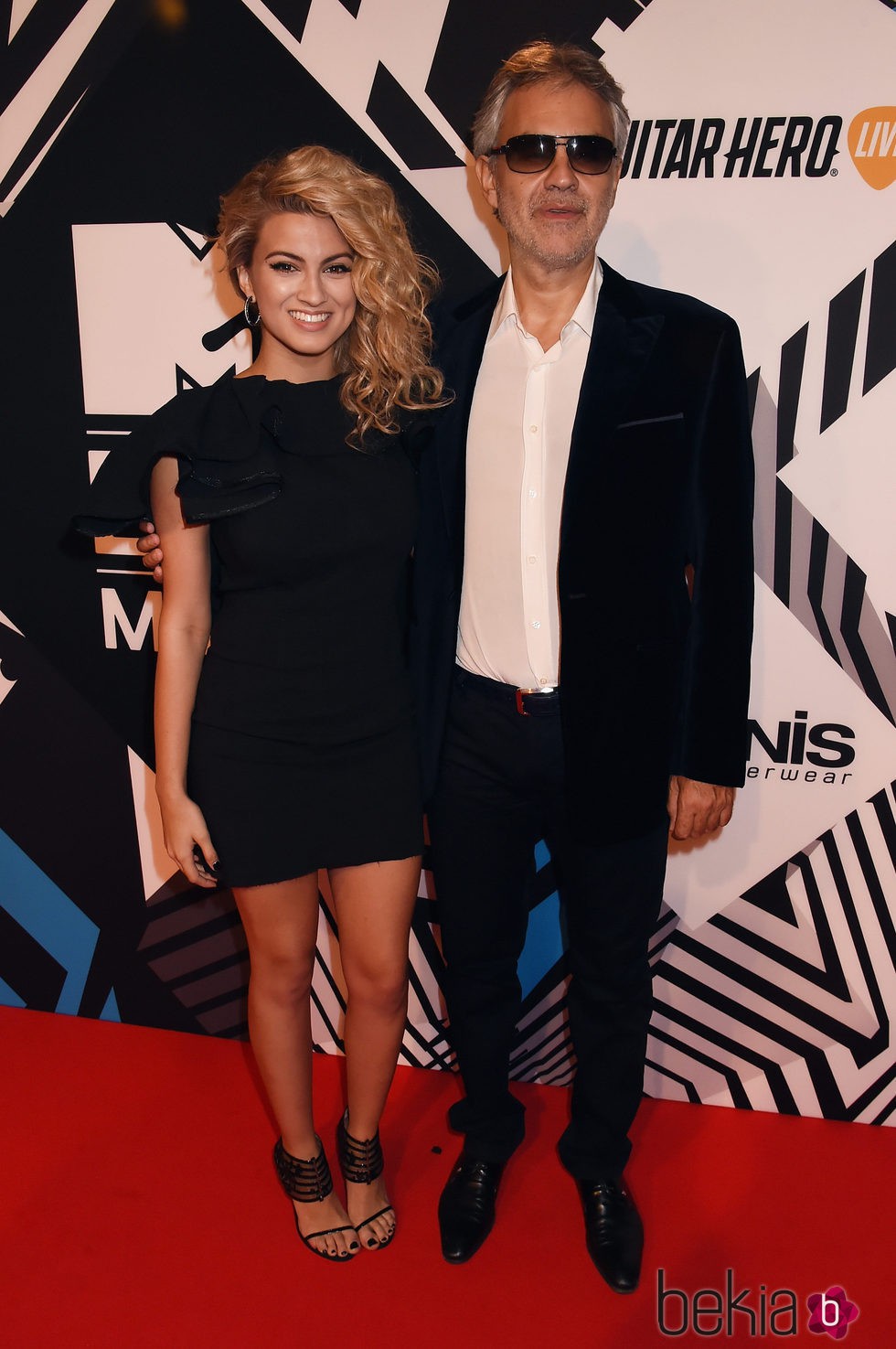 Andrea Bocelli y Tori Kelly en los MTV EMA 2015