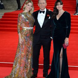 Léa Seydoux, Daniel Craig y Monica Bellucci en el estreno de 'Spectre' en Londres