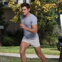 Zac Efron corriendo en el rodaje de 'Malditos Vecinos 2'
