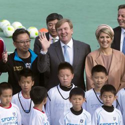 Guillermo Alejandro y Máxima de Holanda durante su Visita de Estado a China
