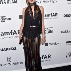 Alessandra Ambrosio en la Gala amfAR 2015 de Los Angeles