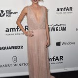 Sarah Hyland en la Gala amfAR 2015 de Los Angeles