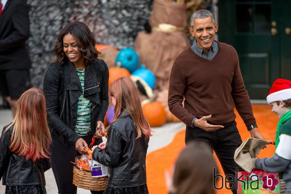 Barack y Michelle Obama celebrando su fiesta de Halloween 2015
