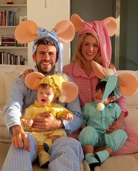 Shakira, Gerard Piqué, Milan y Sasha convertidos en la familia Topo Gigio por Halloween 2015