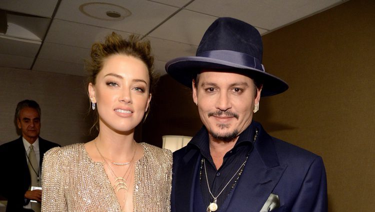 Amber Heard y Johnny Depp en los Hollywood Film Awards 2015