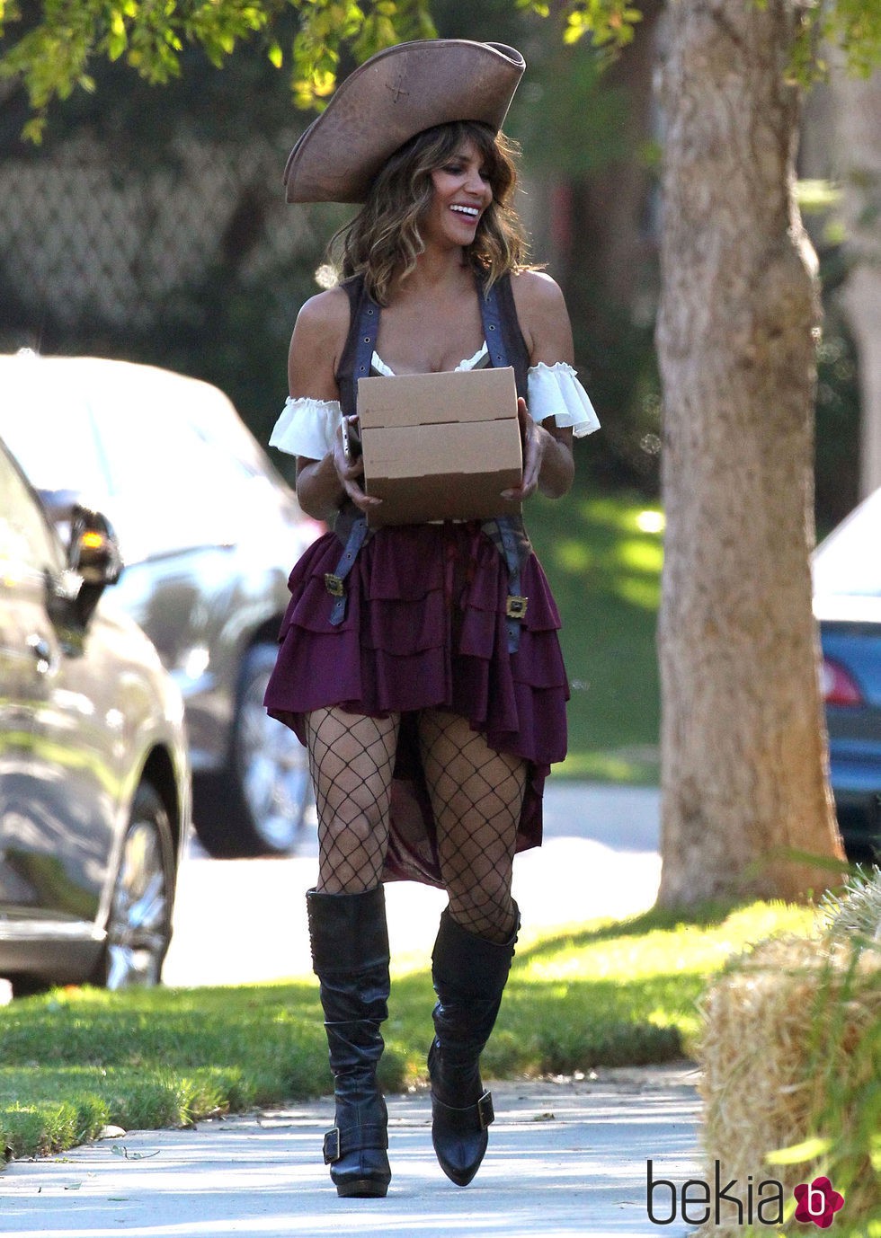 Halle Berry disfrazada de pirata en Halloween