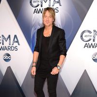Keith Urban en la alfombra roja de los CMA Awards 2015