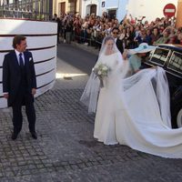 Eva González a su llegada a la Iglesia para casarse con Cayetano Rivera