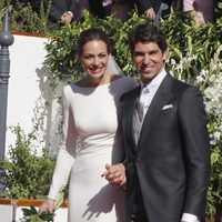 Eva González y Cayetano Rivera muy felices tras su boda