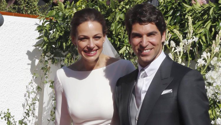 Eva González y Cayetano Rivera muy felices tras su boda
