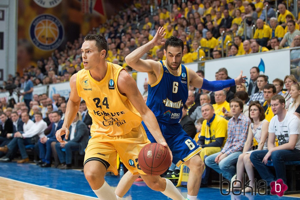 Kuric disputando un encuentro con el Herbalife Gran Canaria