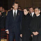 Los Reyes Felipe y Letizia en el funeral del Infante Carlos