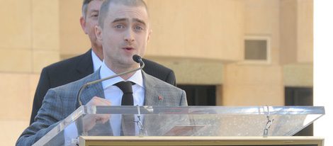 Daniel Radcliffe da su discurso al recibir su estrella en el Paseo de la Fama de Hollywood