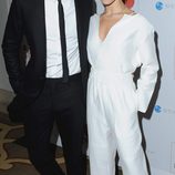 Robert Pattinson y su novia FKA twigs en la gala GO Campaign 2015