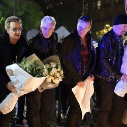 Bono, The Edge y Adam Clayton rinden homenaje a las víctimas del atentado de la Sala Bataclán de París