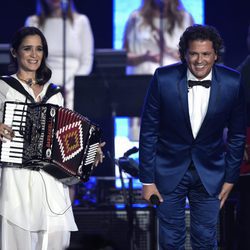 Julieta Venegas y Carlos Vives en la gala Persona del Año 2015