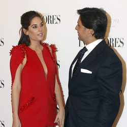 Fran Rivera y Lourdes Montes, muy enamorados en los premios de la revista Interiores 2015