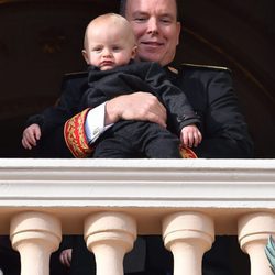 Alberto de Mónaco con su hijo Jacques en el Día Nacional de Mónaco 2015