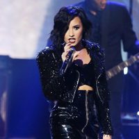 Demi Lovato en su actuación en los American Music Awards 2015