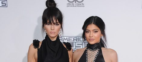 Kendall y Kylie Jenner en los American Music Awards 2015