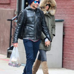 Irina Shayk y Bradley Cooper paseando cogidos de la mano por Nueva York