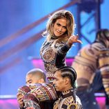 Jennifer Lopez durante su actuación en los American Music Awards 2015